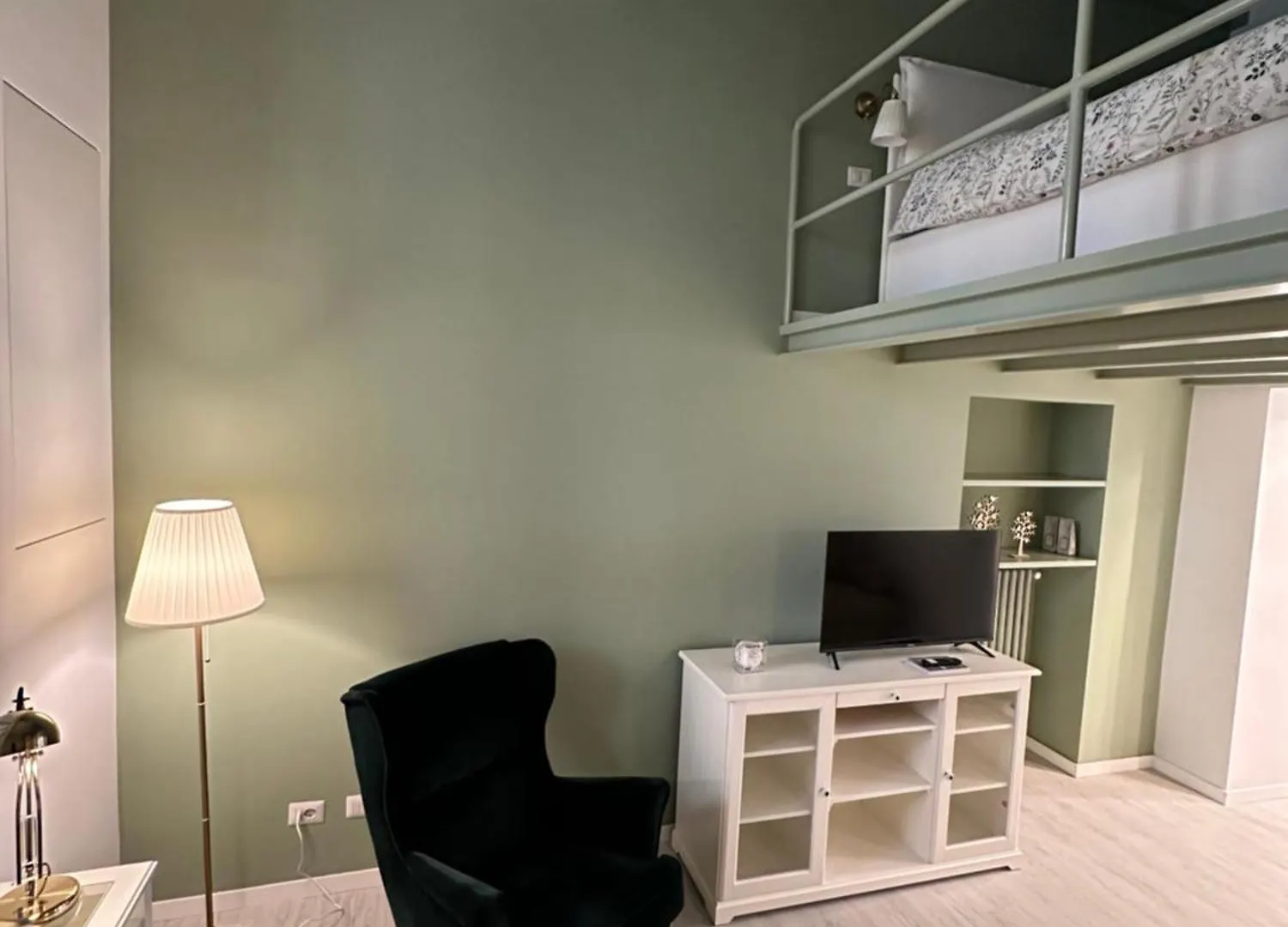 Flowers, A Cozy Suite In Mailand Apartment