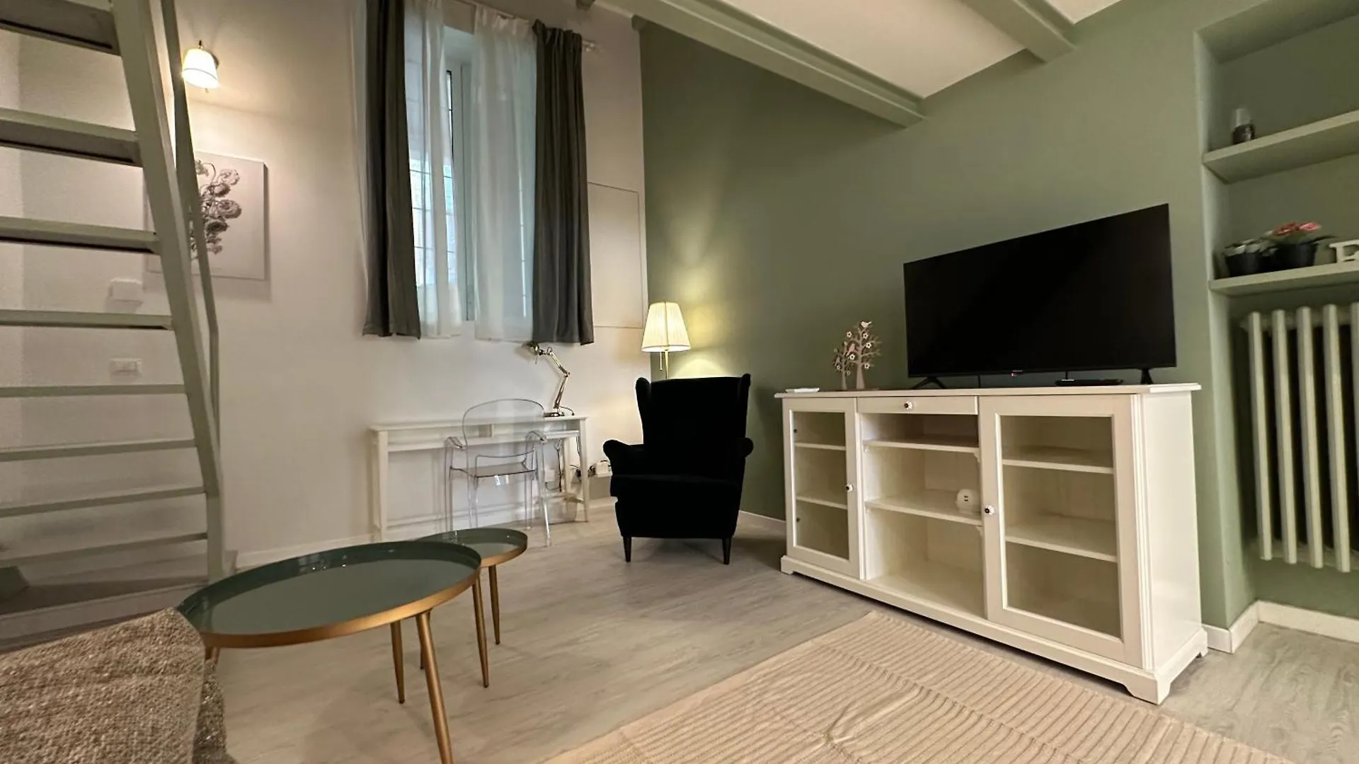 Flowers, A Cozy Suite In Mailand Italien