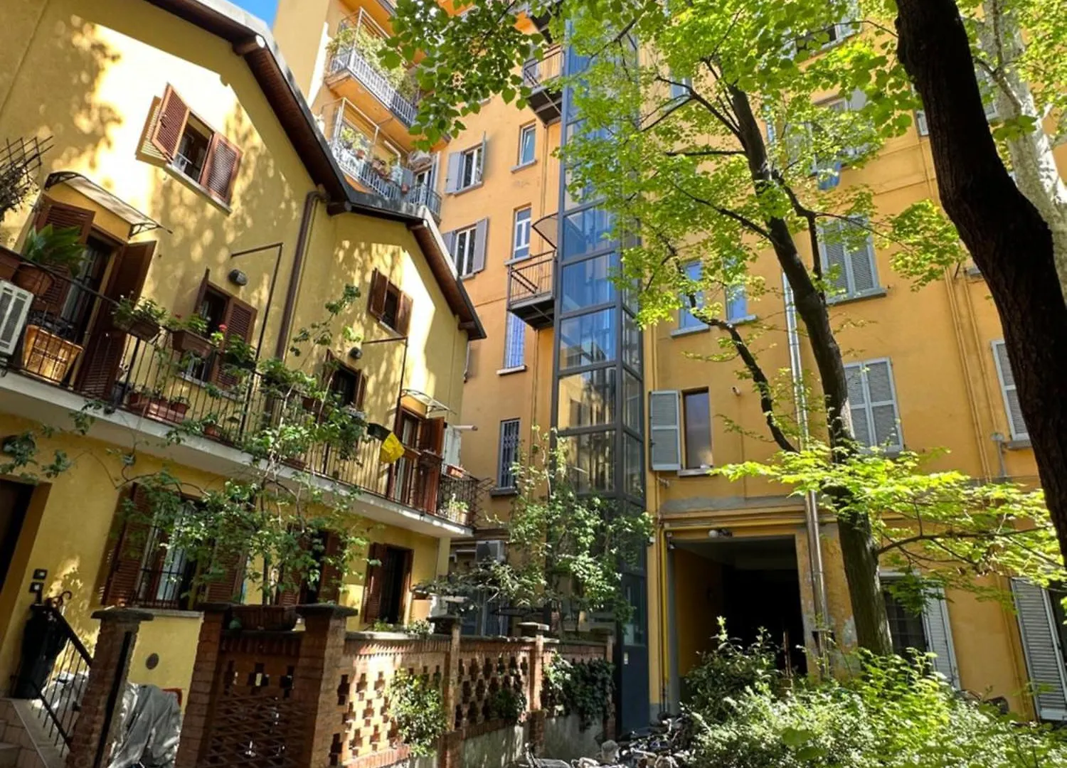 Flowers, A Cozy Suite In Mailand Italien