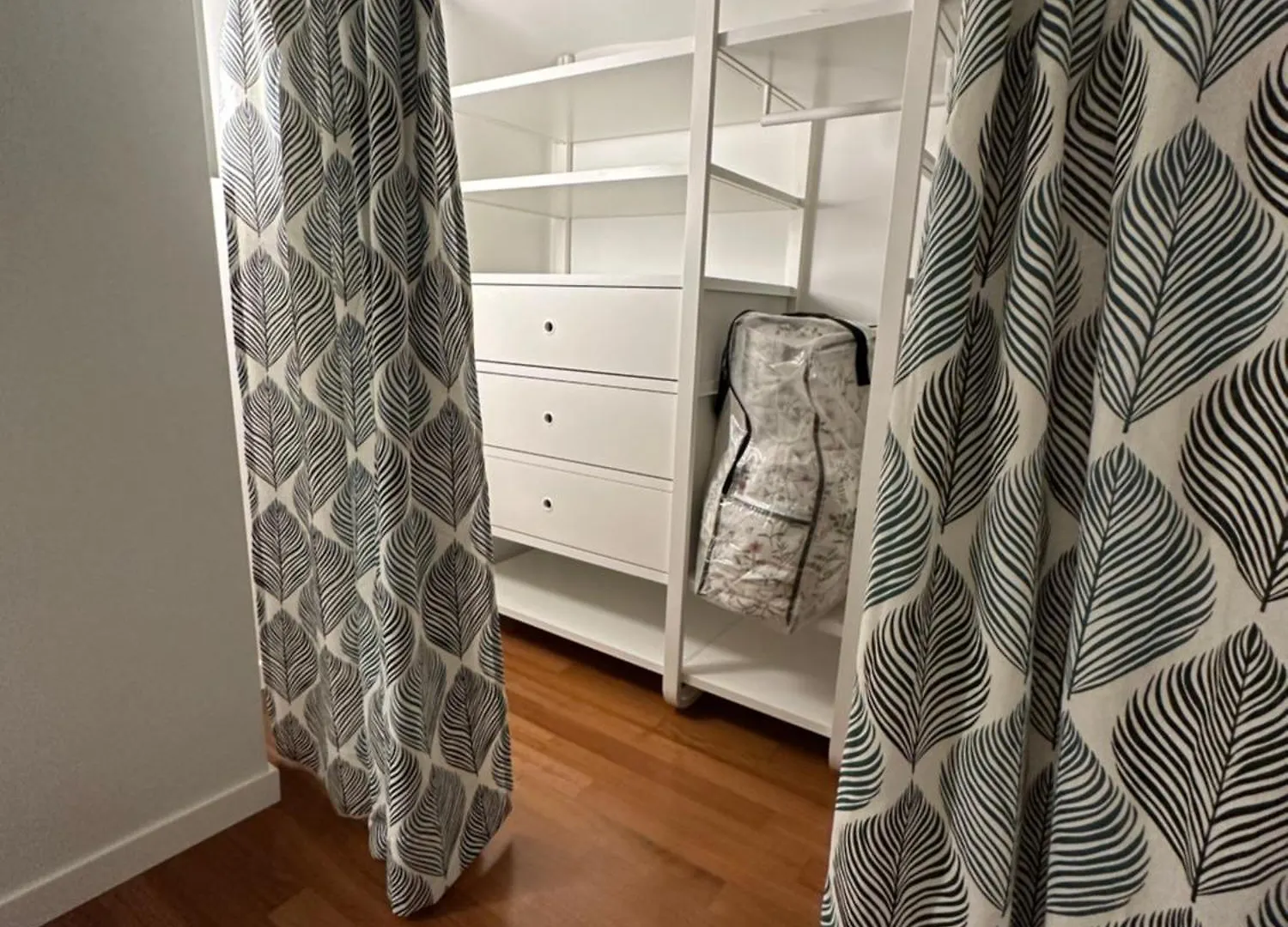 Flowers, A Cozy Suite In ميلان 0*,