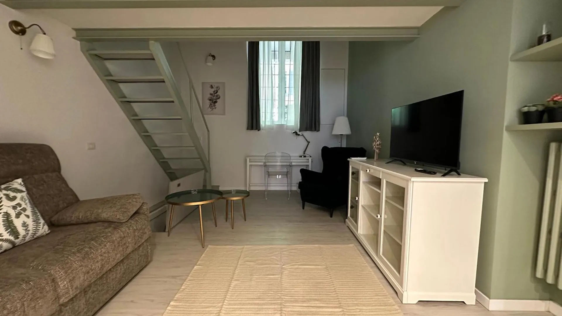 اتصالات Flowers, A Cozy Suite In Milan 